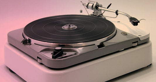 Why Audiophiles Are Shopping for Vintage Turntables?