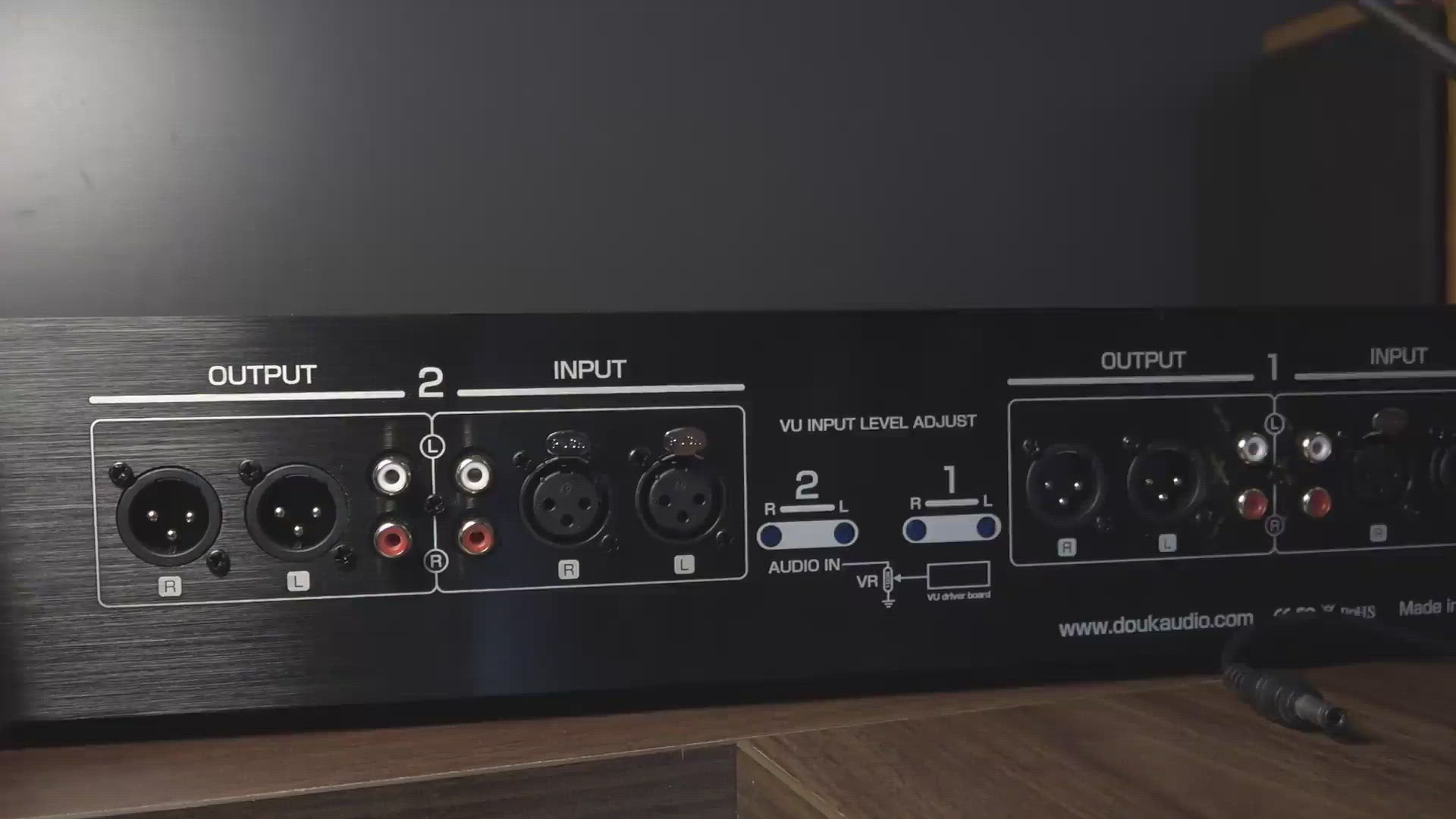 Douk Audio VU4 Analog VU Meter RCA/XLR Switcher Box MIC Sound Level DB Panel Display Stereo Audio Adapter